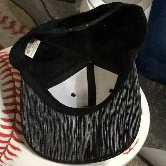 San Francisco Giants Men’s Black Tonal SnapBack Baseball Hat Cap - Picture 3 of 3